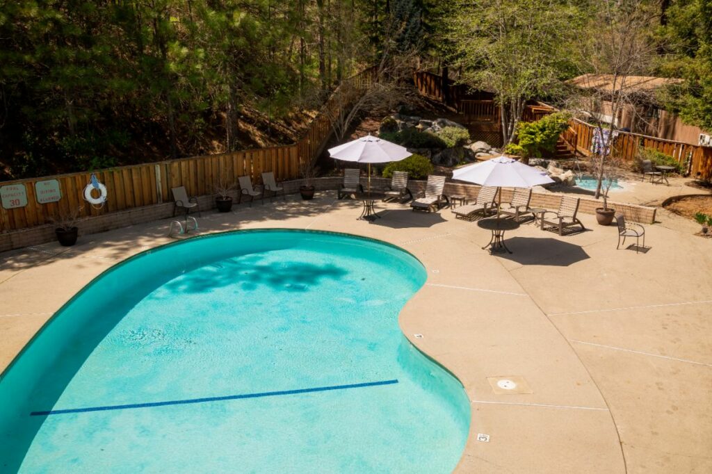 Cedar Lodge Pool, Yosemite Resorts