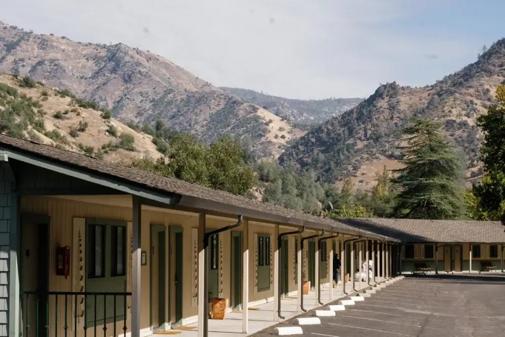 Yosemite Cedar Lodge Exterior