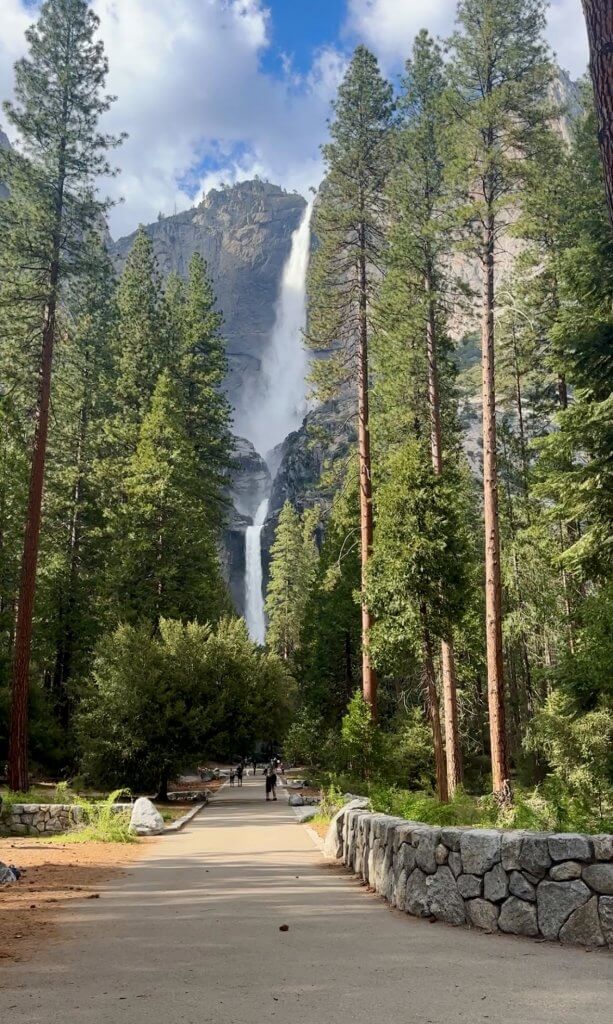 Photo of family friendly hike Lower Yosemite Falls near yosemite resorts